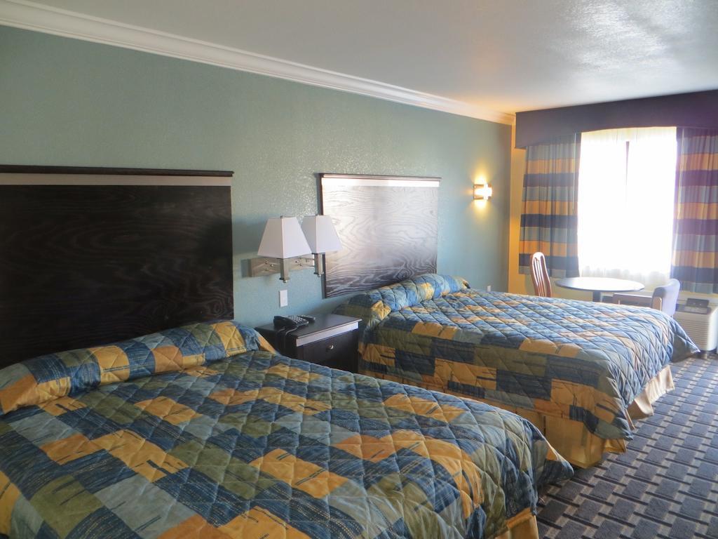 Hallmarc Inn Marion Room photo