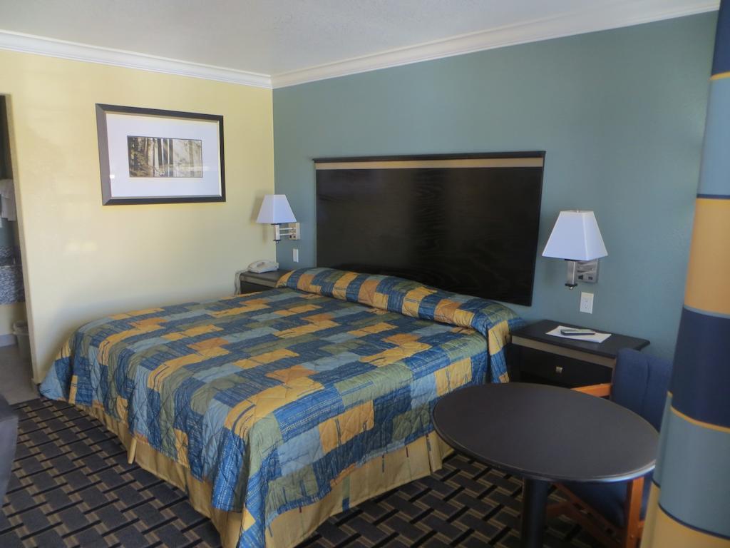Hallmarc Inn Marion Room photo