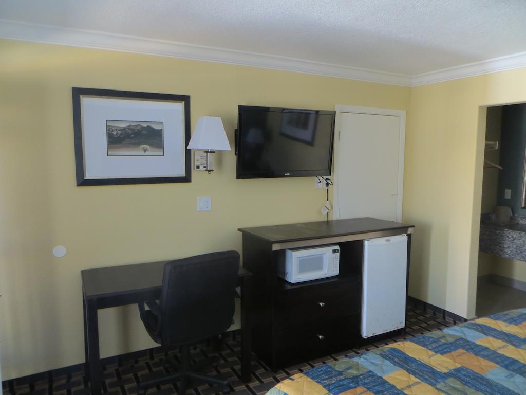 Hallmarc Inn Marion Room photo