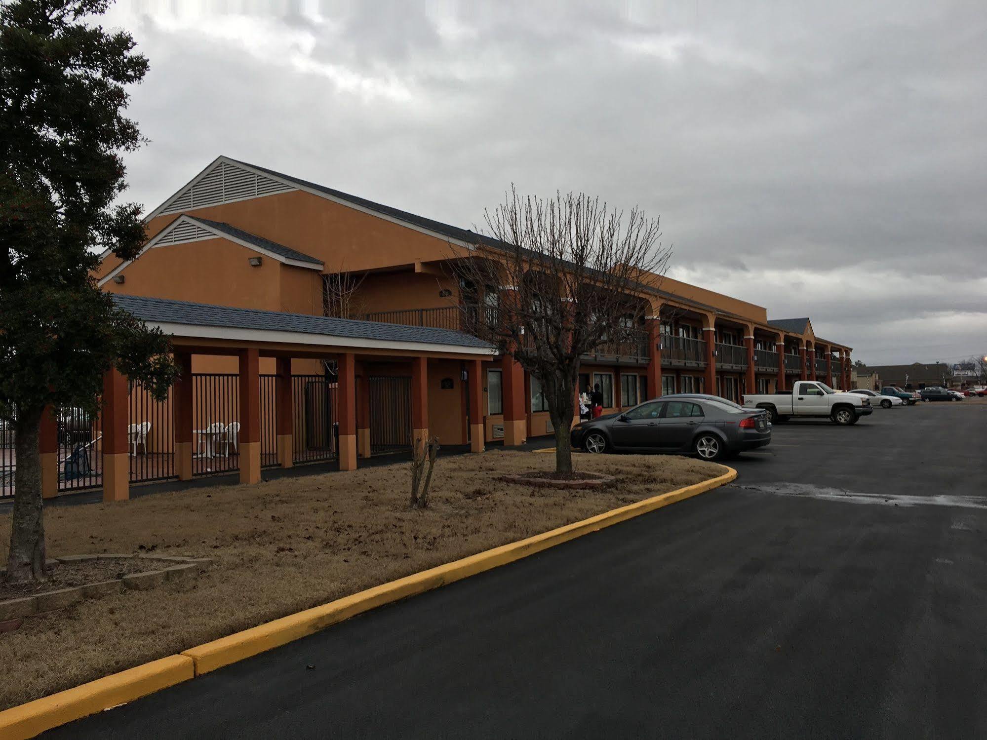 Hallmarc Inn Marion Exterior photo